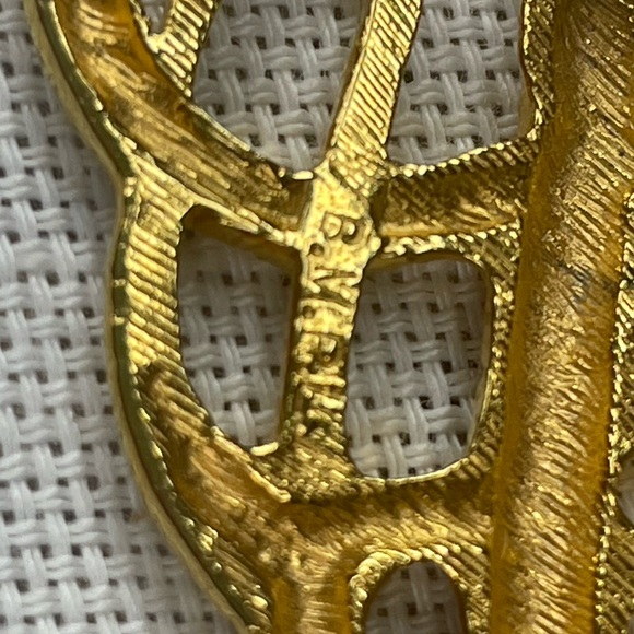 BRITISH MUSEUM BMPL GOLD-TONE ABSTRACT BROOCH PIN - Picture 8 of 9